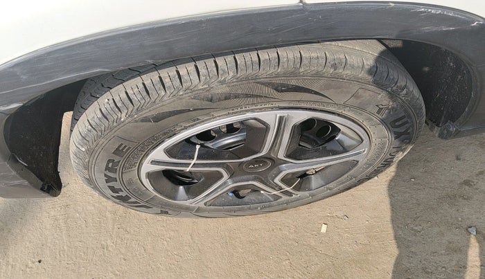 2019 Maruti Vitara Brezza VDI, Diesel, Manual, 1,01,281 km, tyre