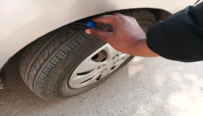 2013 Hyundai i10 SPORTZ 1.2, Petrol, Manual, 1,19,275 km, tyre