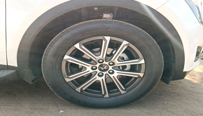 2025 Mahindra XUV700 AX7 Petrol MT 7 STR, Petrol, Manual, 4,173 km, tyre