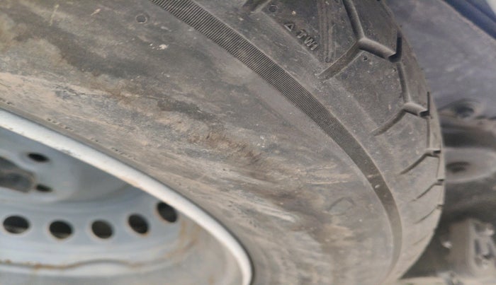 2022 Mahindra XUV700 AX 7 LUXURY D MT 7 STR, Diesel, Manual, 85,699 km, tyre