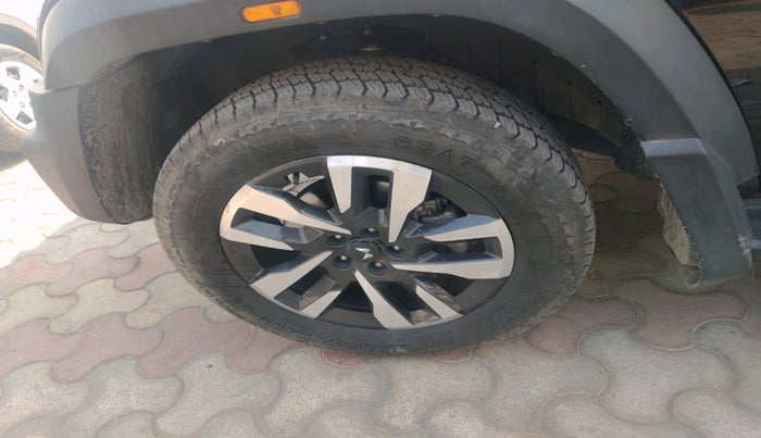 2025 Mahindra Thar Roxx  AX7 L Petrol AT 2WD, Petrol, Automatic, 12,544 km, tyre