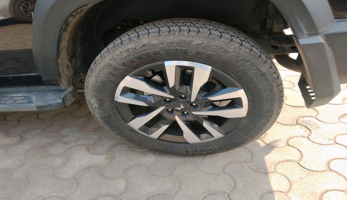 2025 Mahindra Thar Roxx  AX7 L Petrol AT 2WD, Petrol, Automatic, 12,544 km, tyre