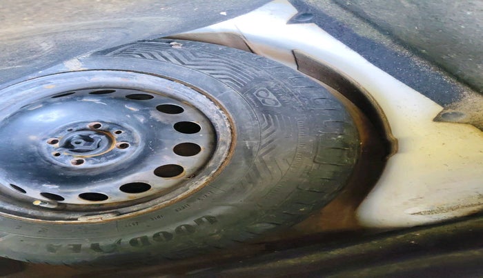 2014 Fiat Grand Punto ACTIVE 1.3, Diesel, Manual, 1,70,298 km, tyre