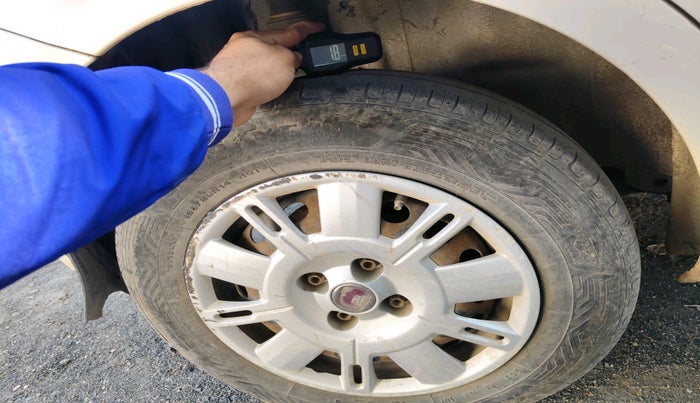 2014 Fiat Grand Punto ACTIVE 1.3, Diesel, Manual, 1,70,298 km, tyre