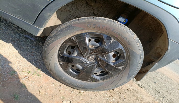 2022 Tata PUNCH ADVENTURE MT, Petrol, Manual, 27,639 km, tyre