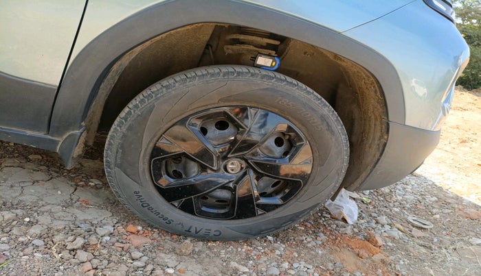 2022 Tata PUNCH ADVENTURE MT, Petrol, Manual, 27,639 km, tyre