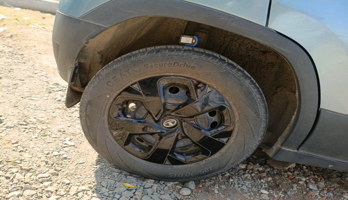 2022 Tata PUNCH ADVENTURE MT, Petrol, Manual, 27,639 km, tyre