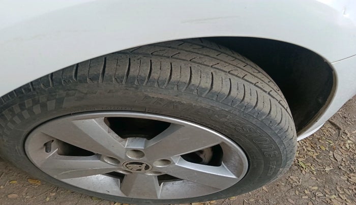 2017 Skoda Rapid AMBITION 1.5 TDI AT, Diesel, Automatic, 1,06,459 km, tyre