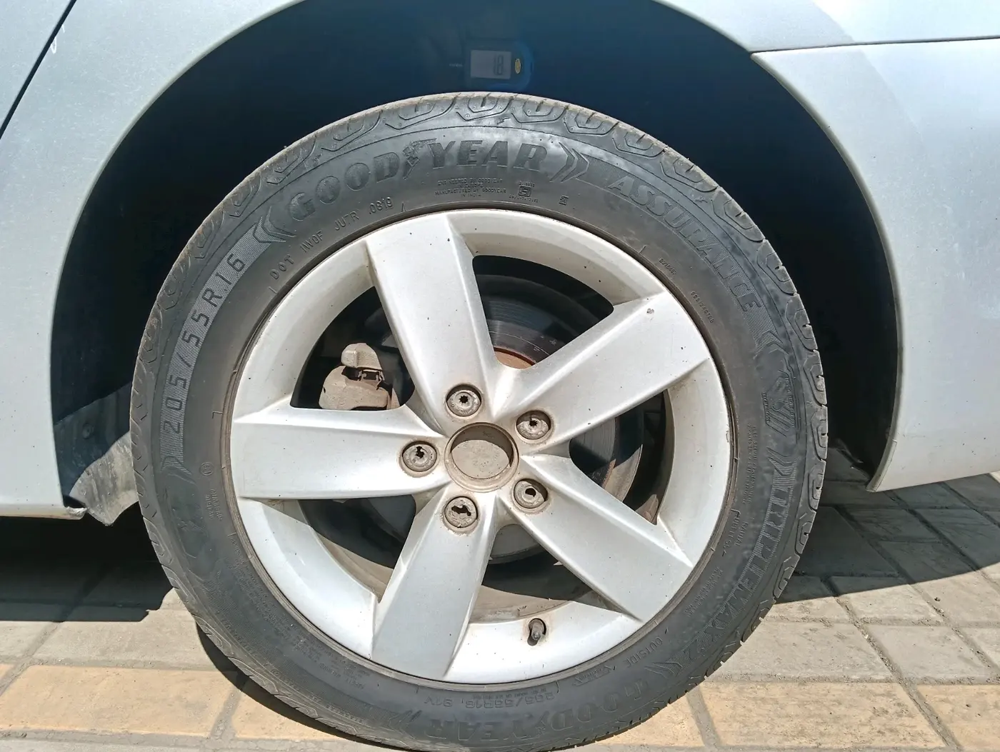 2012 Volkswagen Jetta COMFORTLINE TDI, Diesel, Manual, 1,06,285 km, tyre