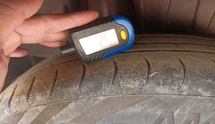 2019 Maruti Dzire VXI, Petrol, Manual, 1,47,906 km, tyre