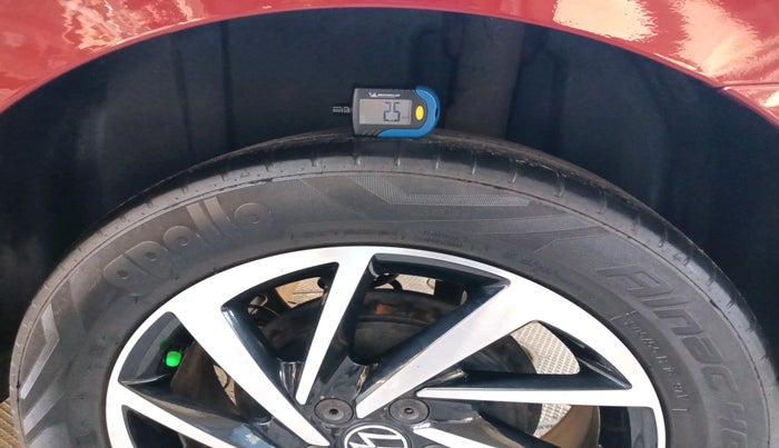 2023 Volkswagen VIRTUS TOPLINE TSI 1.0 AT, Petrol, Automatic, 40,817 km, tyre