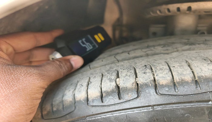 2012 Volkswagen Vento COMFORTLINE 1.6, Petrol, Manual, 76,921 km, tyre