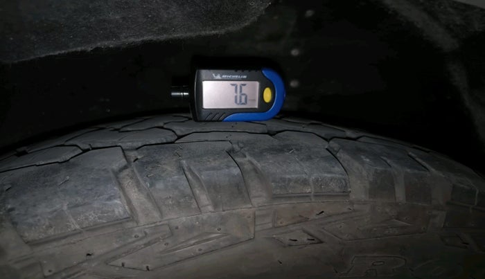 2022 Mahindra XUV700 AX 7 LUXURY D MT 7 STR, Diesel, Manual, 1,21,420 km, tyre