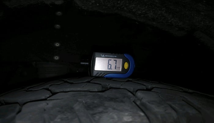 2022 Mahindra XUV700 AX 7 LUXURY D MT 7 STR, Diesel, Manual, 1,21,420 km, tyre