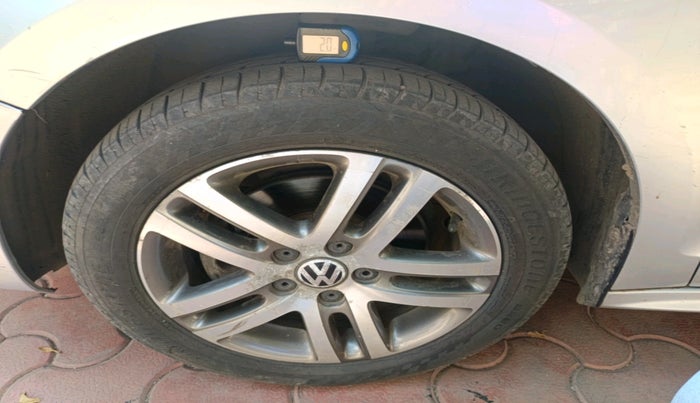 2011 Volkswagen Jetta HIGHLINE TDI AT, Diesel, Automatic, 1,08,573 km, tyre