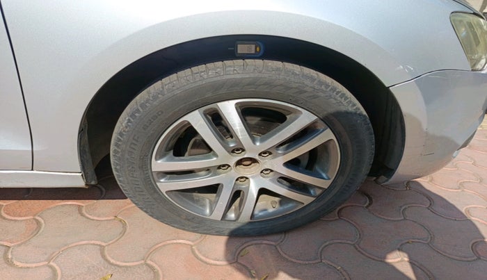 2011 Volkswagen Jetta HIGHLINE TDI AT, Diesel, Automatic, 1,08,573 km, tyre