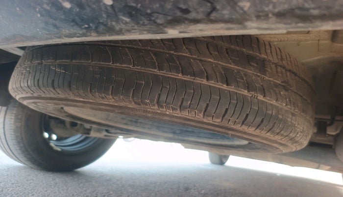 2023 KIA CARENS PRESTIGE 1.5 DIESEL 7 STR, Diesel, Manual, 1,39,322 km, tyre