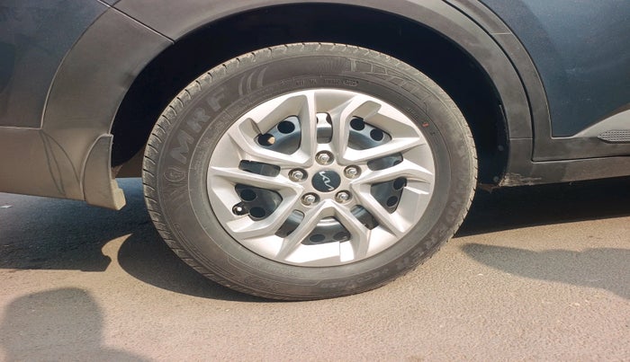 2023 KIA CARENS PRESTIGE 1.5 DIESEL 7 STR, Diesel, Manual, 1,39,322 km, tyre