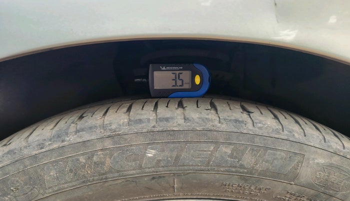 2011 Volkswagen Vento HIGHLINE DIESEL 1.6, Diesel, Manual, 2,07,585 km, tyre