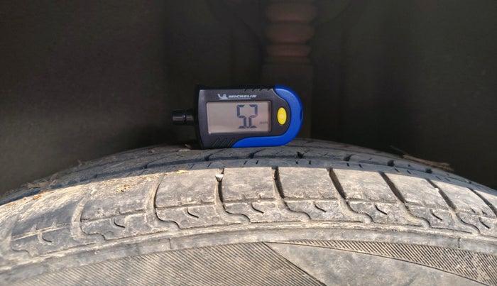 2011 Volkswagen Vento HIGHLINE DIESEL 1.6, Diesel, Manual, 2,07,585 km, tyre