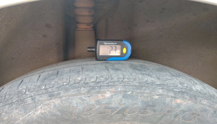 2011 Volkswagen Vento HIGHLINE DIESEL 1.6, Diesel, Manual, 2,07,585 km, tyre