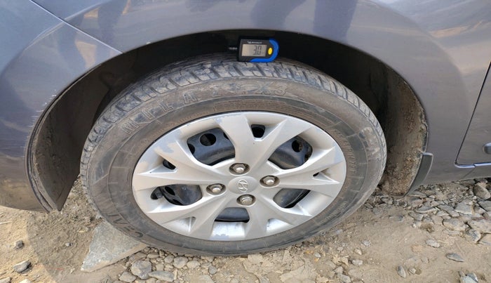 2016 Hyundai Grand i10 SPORTZ 1.2 KAPPA VTVT, CNG, Manual, 97,022 km, tyre