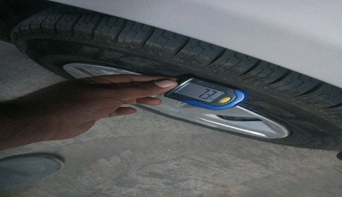 2014 Maruti Swift Dzire VXI, Petrol, Manual, 1,38,575 km, tyre