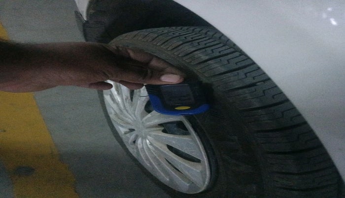 2014 Maruti Swift Dzire VXI, Petrol, Manual, 1,38,575 km, tyre