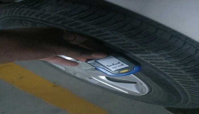 2014 Maruti Swift Dzire VXI, Petrol, Manual, 1,38,575 km, tyre