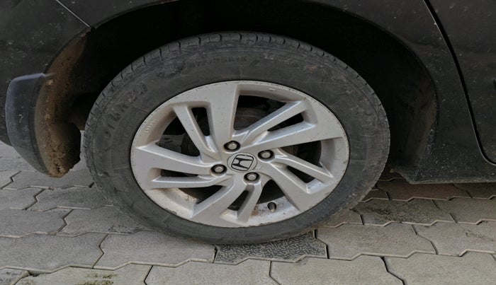 2017 Honda Jazz 1.2L I-VTEC VX, Petrol, Manual, 1,31,340 km, tyre