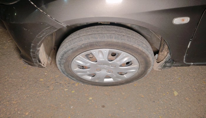 2016 Honda Amaze 1.2L I-VTEC S, Petrol, Manual, 1,72,062 km, tyre