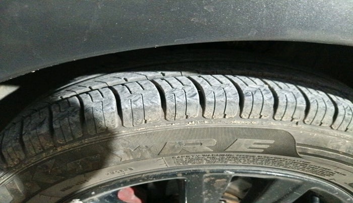 2013 Volkswagen Polo HIGHLINE DIESEL, Diesel, Manual, 1,21,617 km, tyre