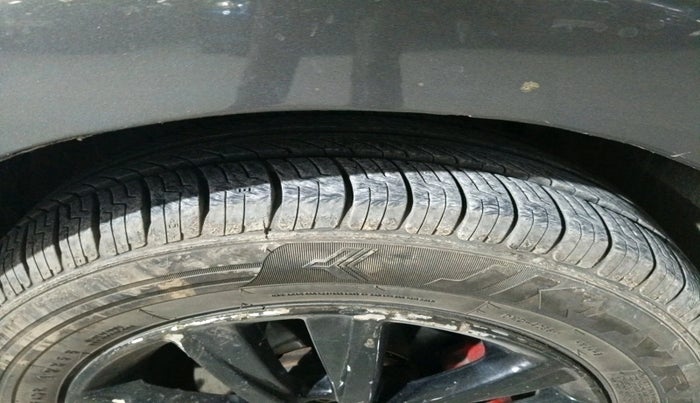 2013 Volkswagen Polo HIGHLINE DIESEL, Diesel, Manual, 1,21,617 km, tyre