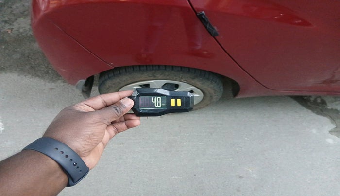 2014 Hyundai Eon MAGNA +, Petrol, Manual, 54,359 km, tyre