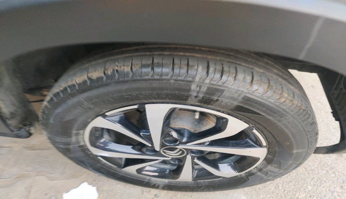 2023 CITROEN C3 SHINE 1.2, Petrol, Manual, 25,543 km, tyre