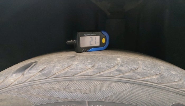 2015 Skoda Rapid 1.6 MPI AMBITION WITH ALLOY, Petrol, Manual, 41,324 km, tyre