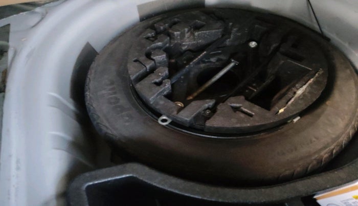 2015 Skoda Rapid 1.6 MPI AMBITION WITH ALLOY, Petrol, Manual, 41,324 km, tyre