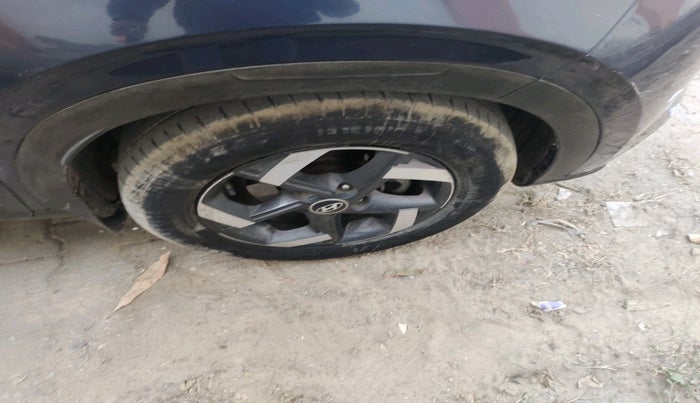 2019 Hyundai VENUE SX(O) 1.4 CRDI, Diesel, Manual, 98,637 km, tyre