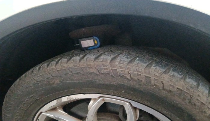 2016 Mahindra XUV500 W6 1.99, Diesel, Manual, 60,370 km, tyre