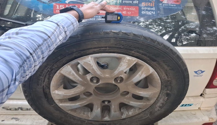 2011 Tata Safari 4X2 VX DICOR 2.2 VTT, Diesel, Manual, 2,48,507 km, tyre