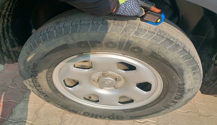 2021 Tata Safari XM, Diesel, Manual, 57,222 km, tyre