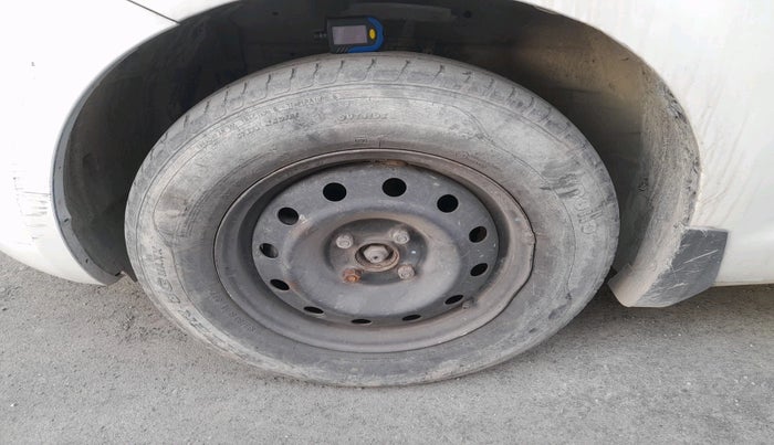 2013 Maruti Swift VXI, Petrol, Manual, 88,561 km, tyre