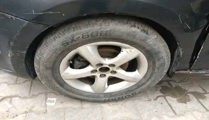 2012 Skoda Rapid ELEGANCE 1.6 TDI CR MT, Diesel, Manual, 99,995 km, tyre