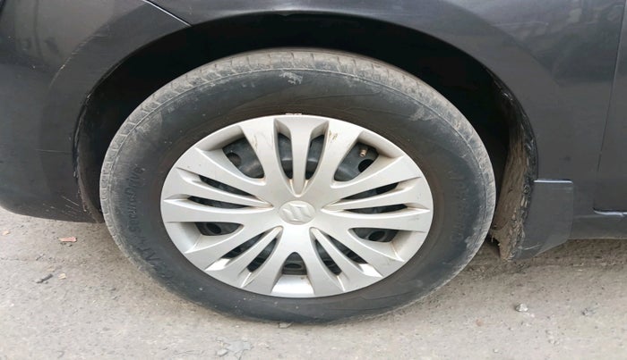 2014 Maruti Ertiga VXI CNG, Petrol, Manual, 98,534 km, tyre