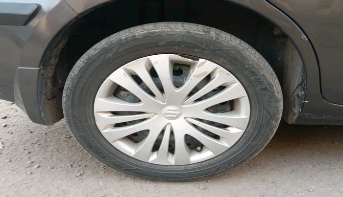 2014 Maruti Ertiga VXI CNG, Petrol, Manual, 98,534 km, tyre