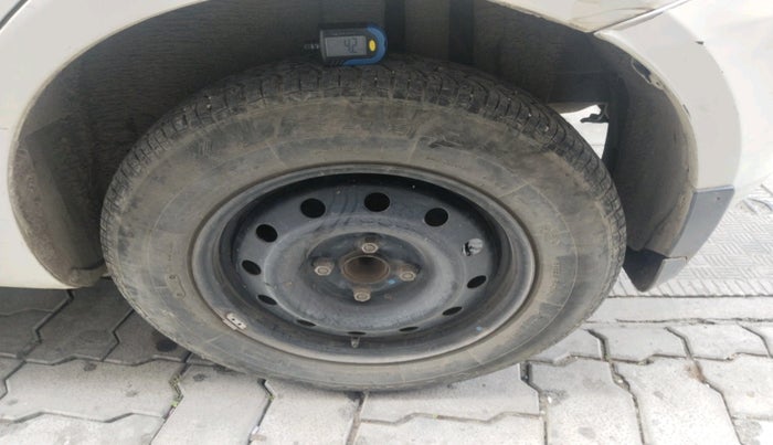 2017 Maruti Swift VXI, Petrol, Manual, 53,444 km, tyre