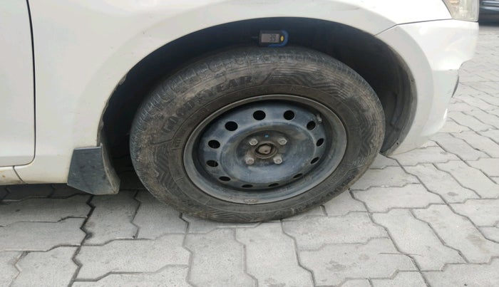 2017 Maruti Swift VXI, Petrol, Manual, 53,444 km, tyre