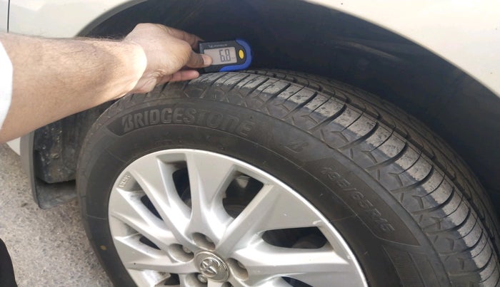 2019 Toyota Corolla Altis G PETROL, Petrol, Manual, 2,32,978 km, tyre