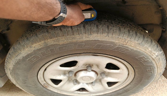 2017 Tata Hexa XM 4X2 7 STR, Diesel, Manual, 1,29,941 km, tyre