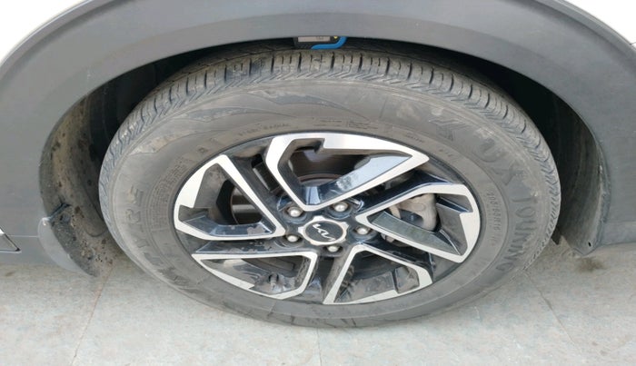 2022 KIA CARENS LUXURY PLUS 1.5 DIESEL 7 STR, Diesel, Manual, 1,24,018 km, tyre